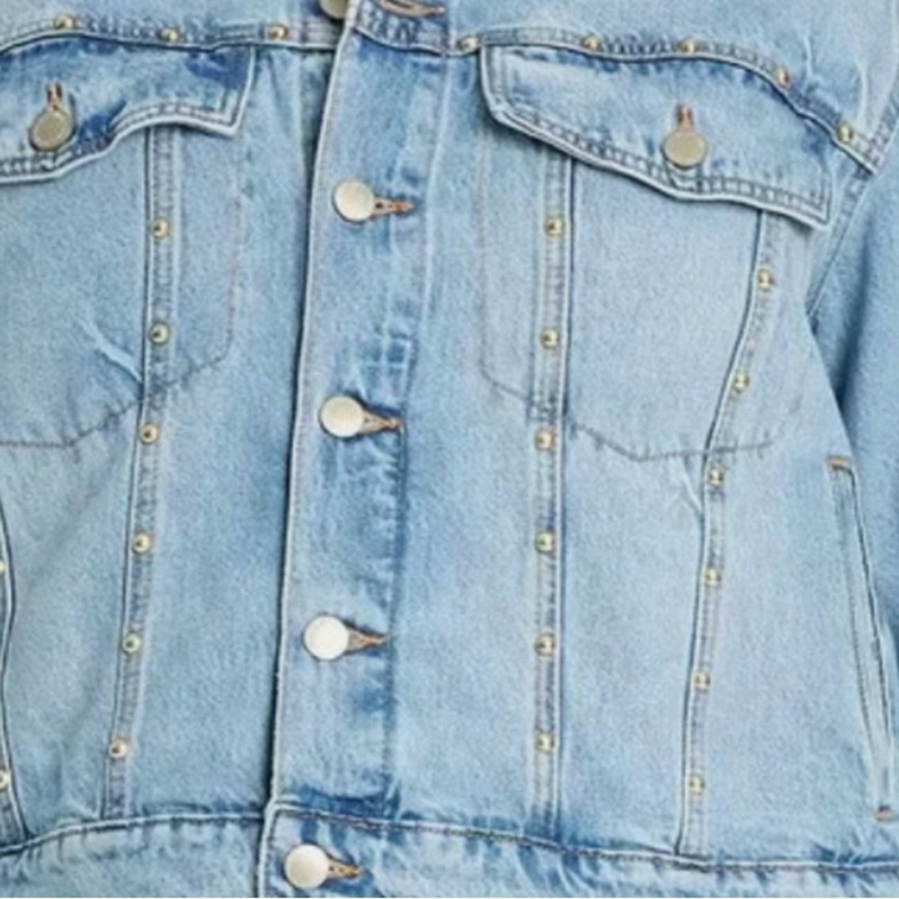 Universal Thread Women's
Studded Denim Trucker Jacket
Blue Size XXL - Picture 2 of 5